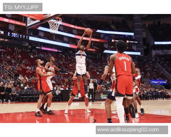 勇士与火箭的巅峰对决揭示了NBA西部决赛的激烈竞争与精彩瞬间